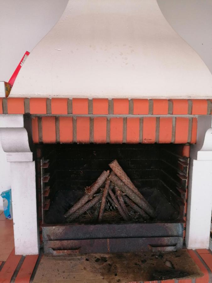 Casinha Res Do Chao Na Nazare Com Quintal E Barbecue Villa Luaran gambar