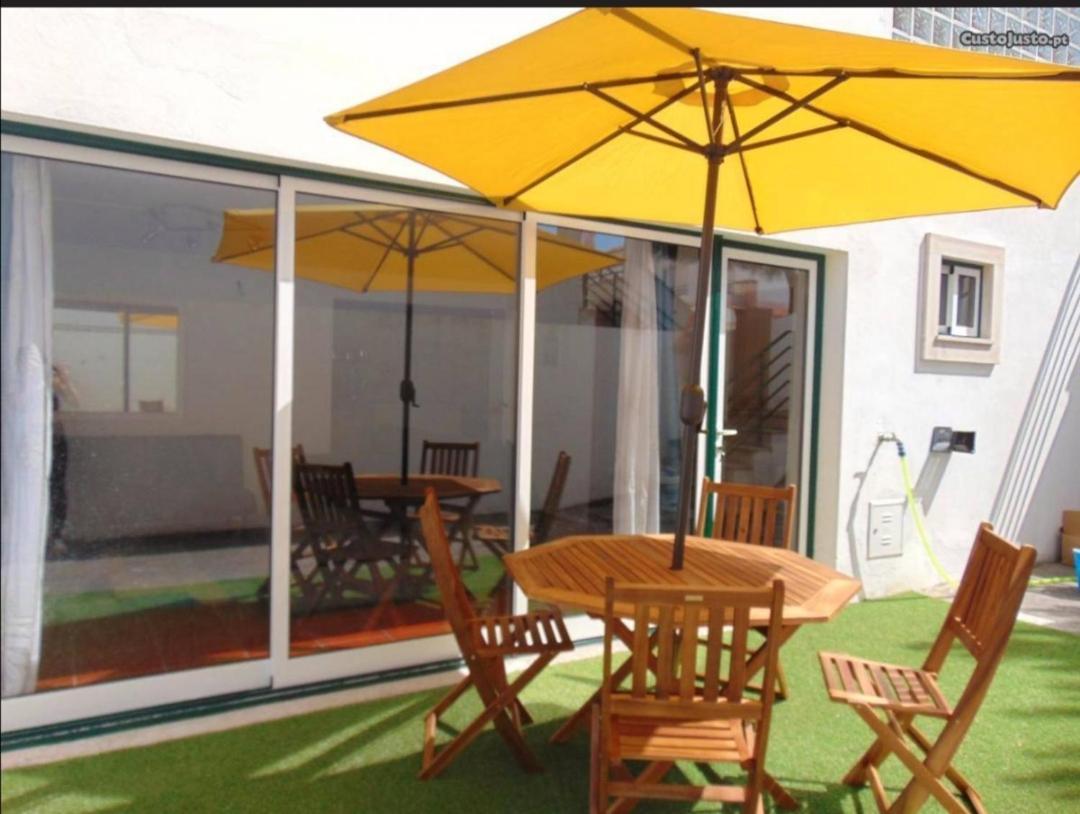 Casinha Res Do Chao Na Nazare Com Quintal E Barbecue Villa Luaran gambar